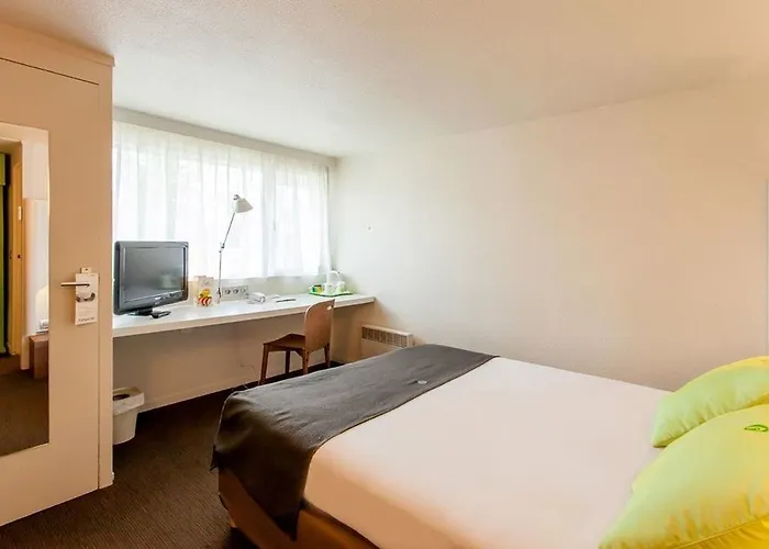 Campanile Montelimar Nord - A7 Sortie 17 Отель 3*
