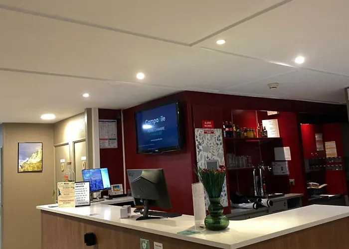 Campanile Montelimar Nord - A7 Sortie 17 Отель 3*